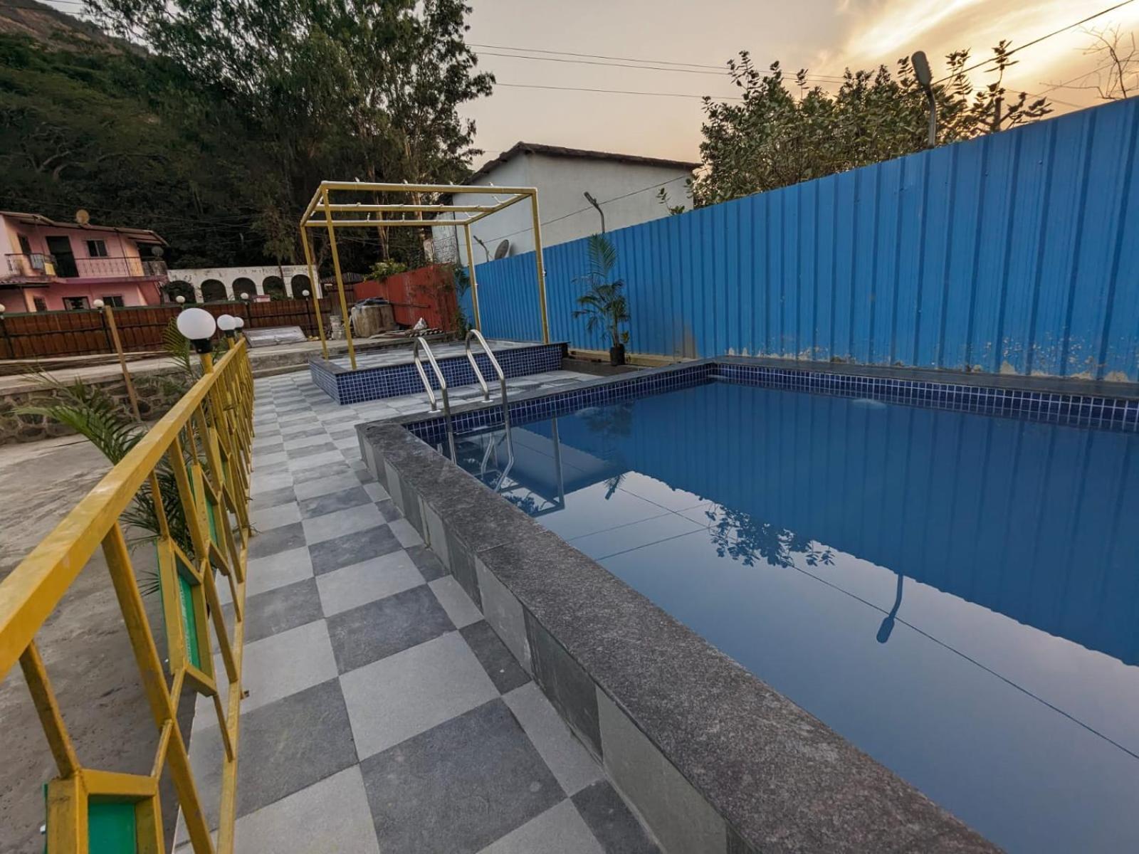 Blue Bell Homestay Lonavala Ngoại thất bức ảnh