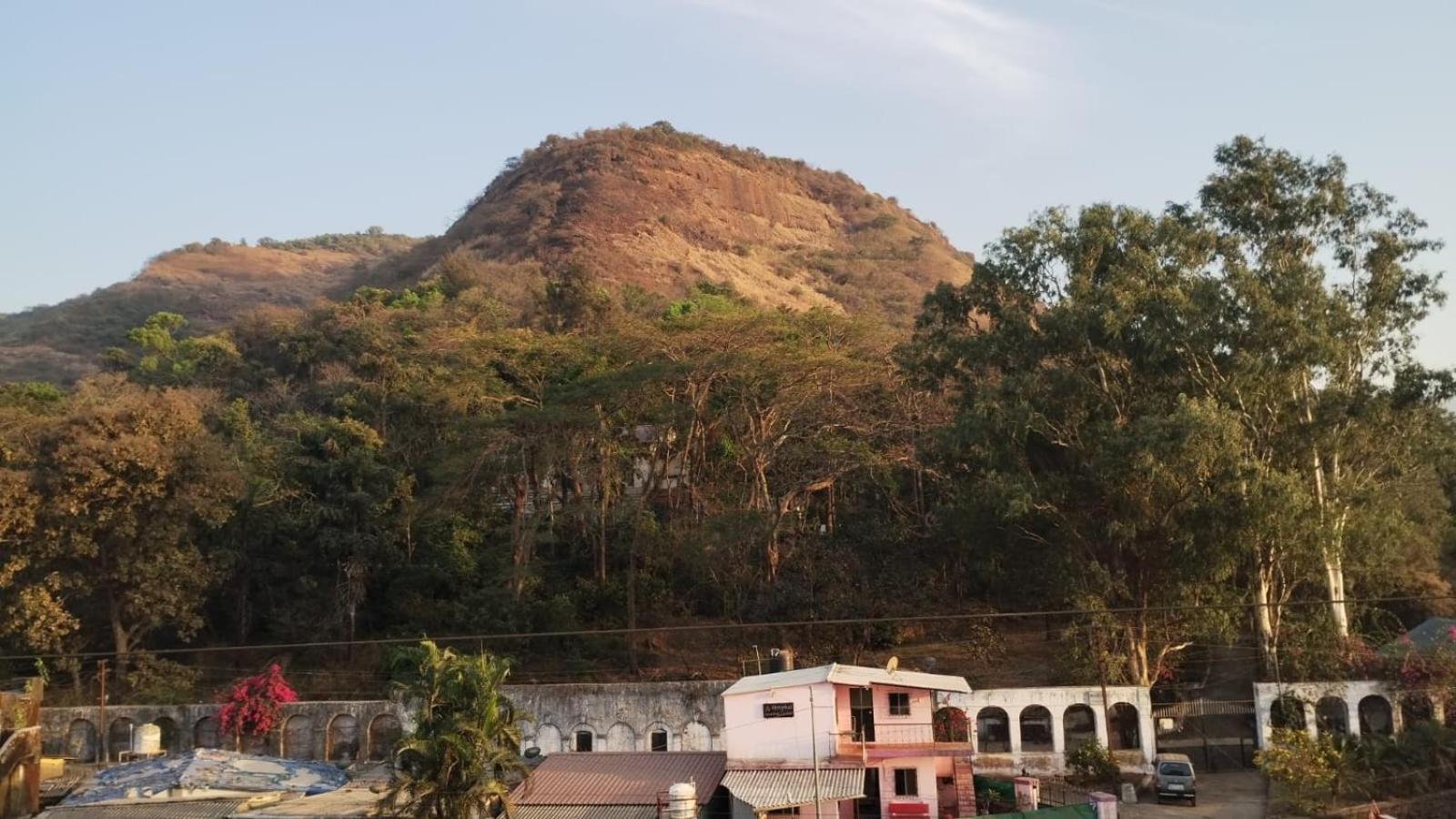 Blue Bell Homestay Lonavala Ngoại thất bức ảnh