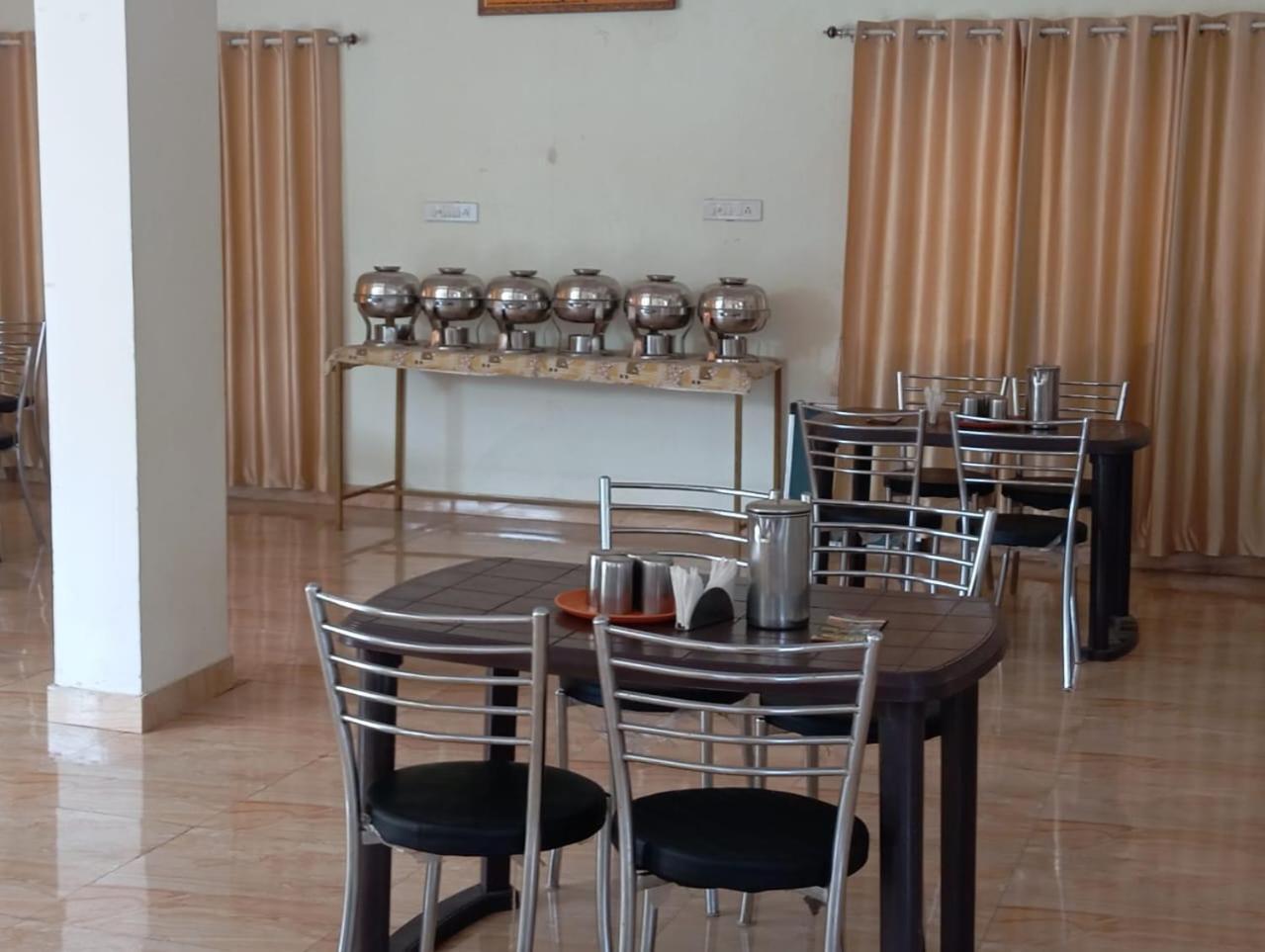 Blue Bell Homestay Lonavala Ngoại thất bức ảnh