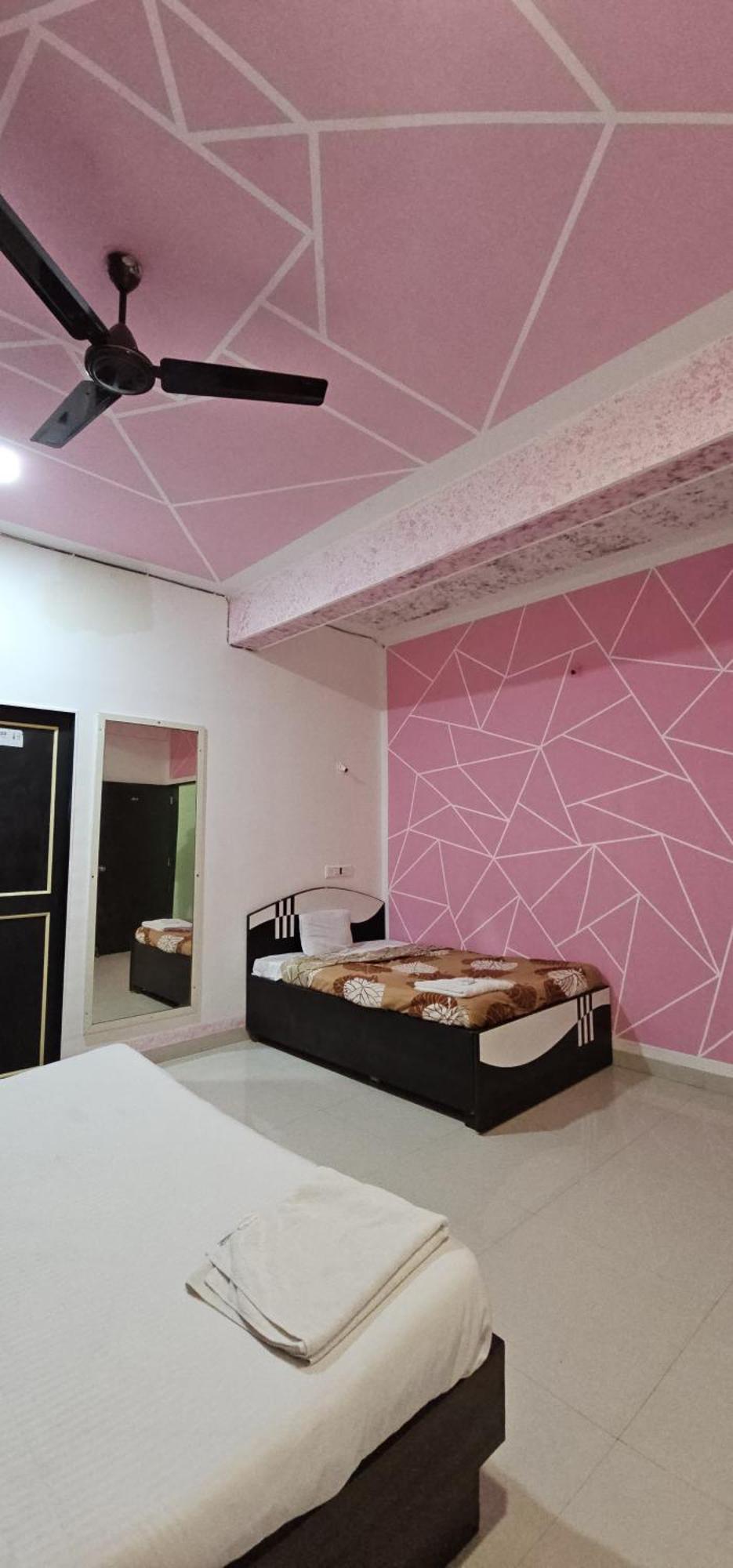 Blue Bell Homestay Lonavala Ngoại thất bức ảnh